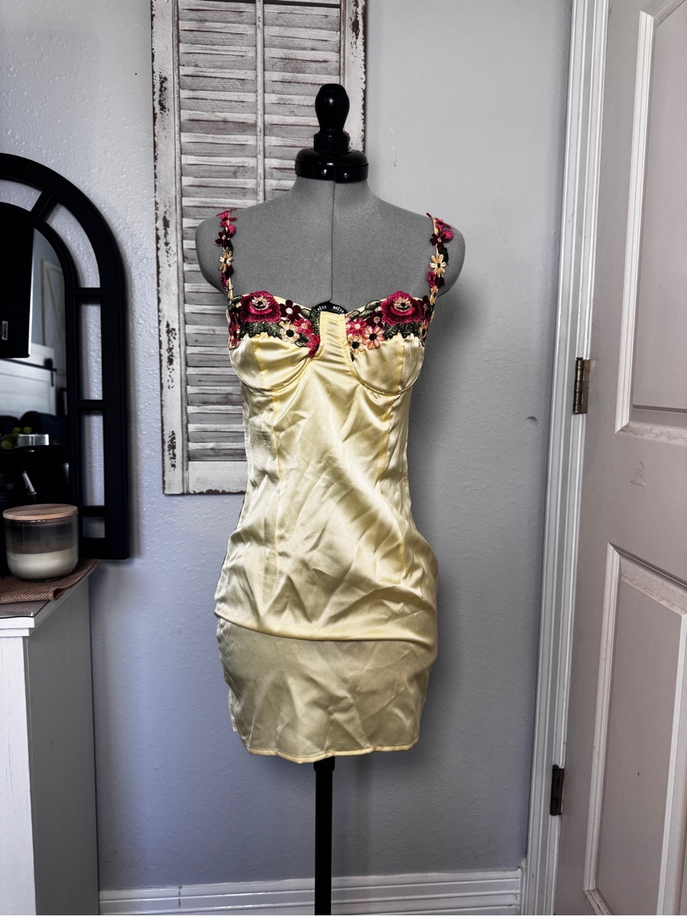 PrettyLittleThing Pale Yellow Satin Slip Dress - Picture 2 of 8